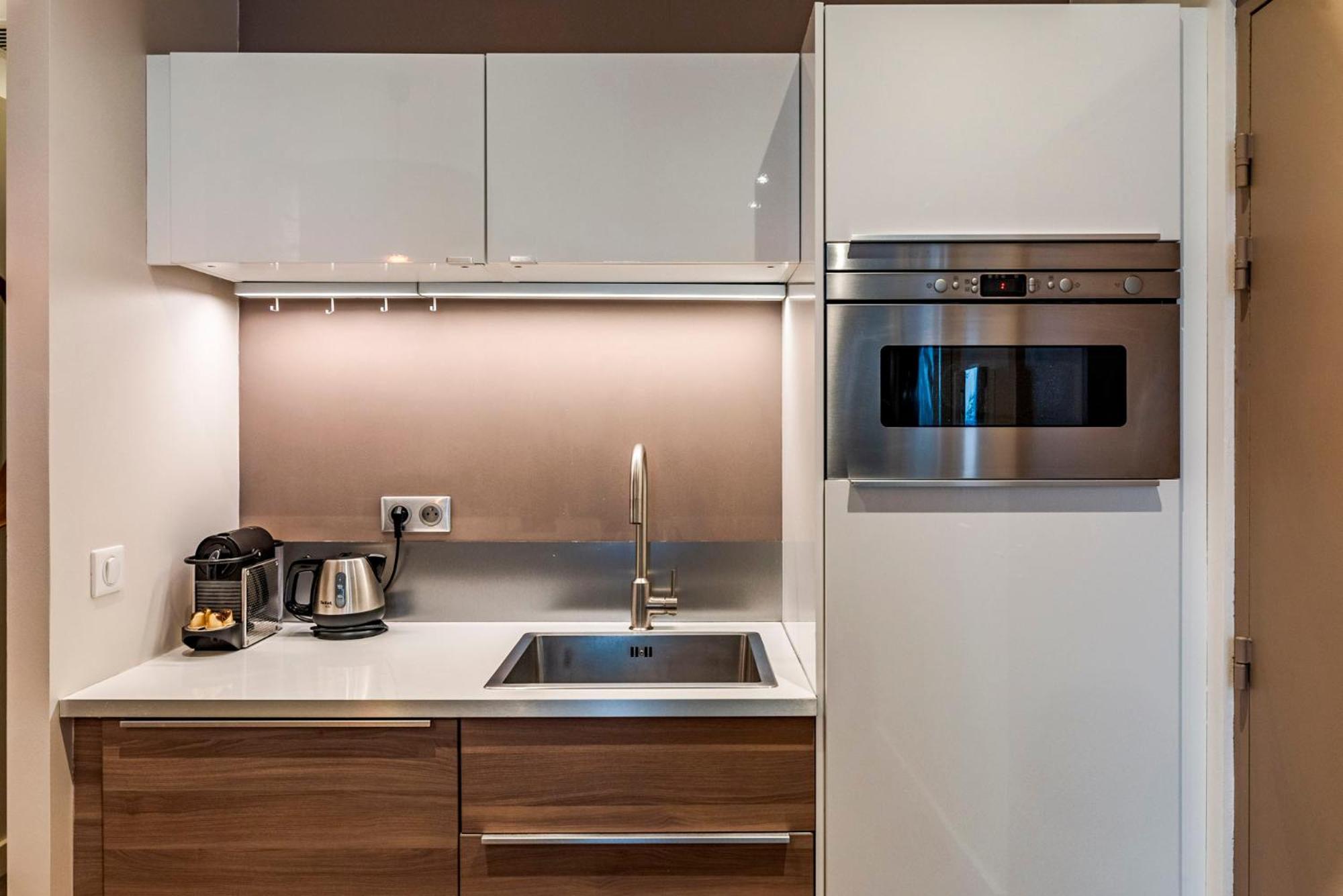 Luxury Family 2Br - Prime Location, Walk To Beach & Shopping, Sunny Balcony - Totolulu Cannes Hoche Exterior photo