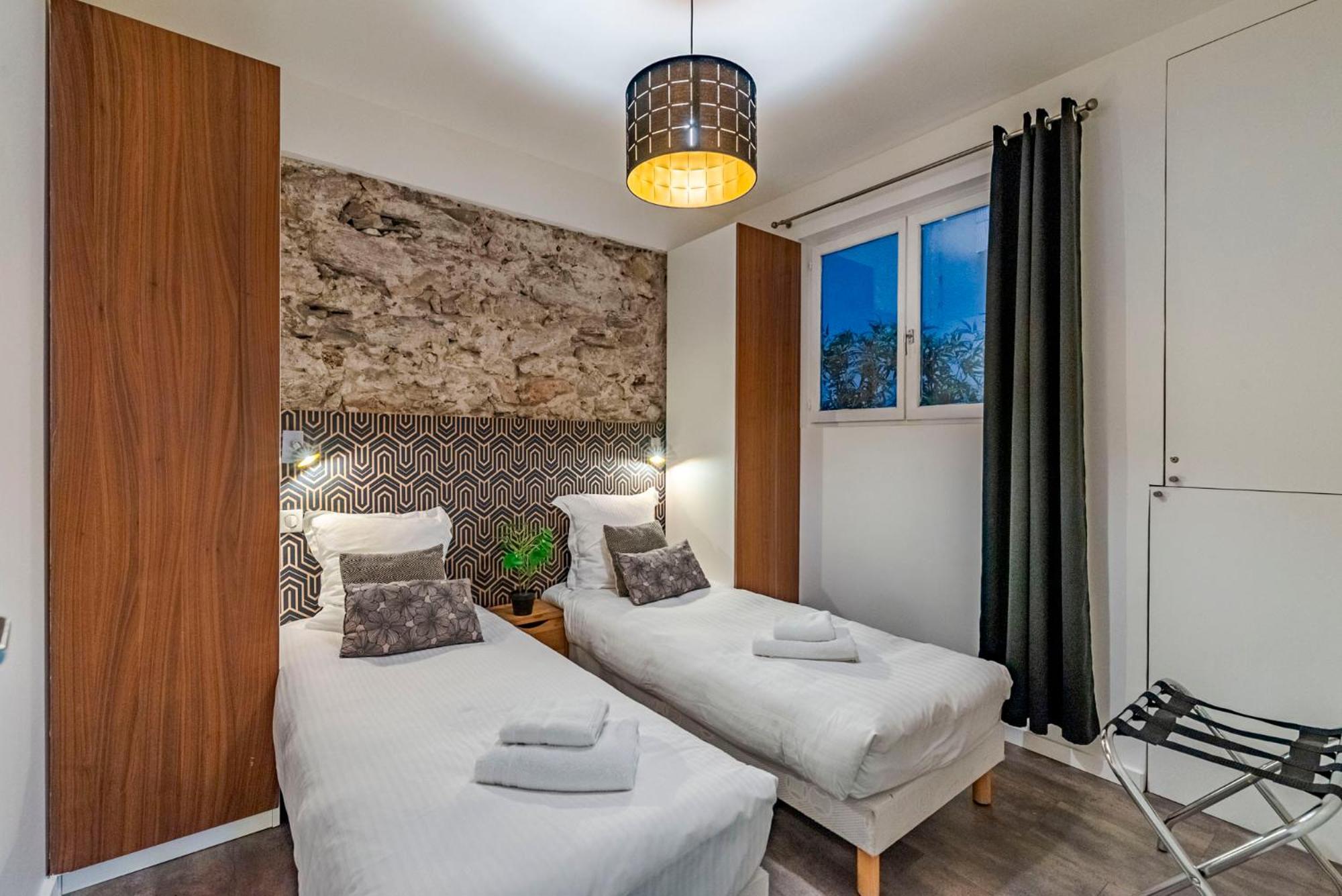Luxury Family 2Br - Prime Location, Walk To Beach & Shopping, Sunny Balcony - Totolulu Cannes Hoche Exterior photo